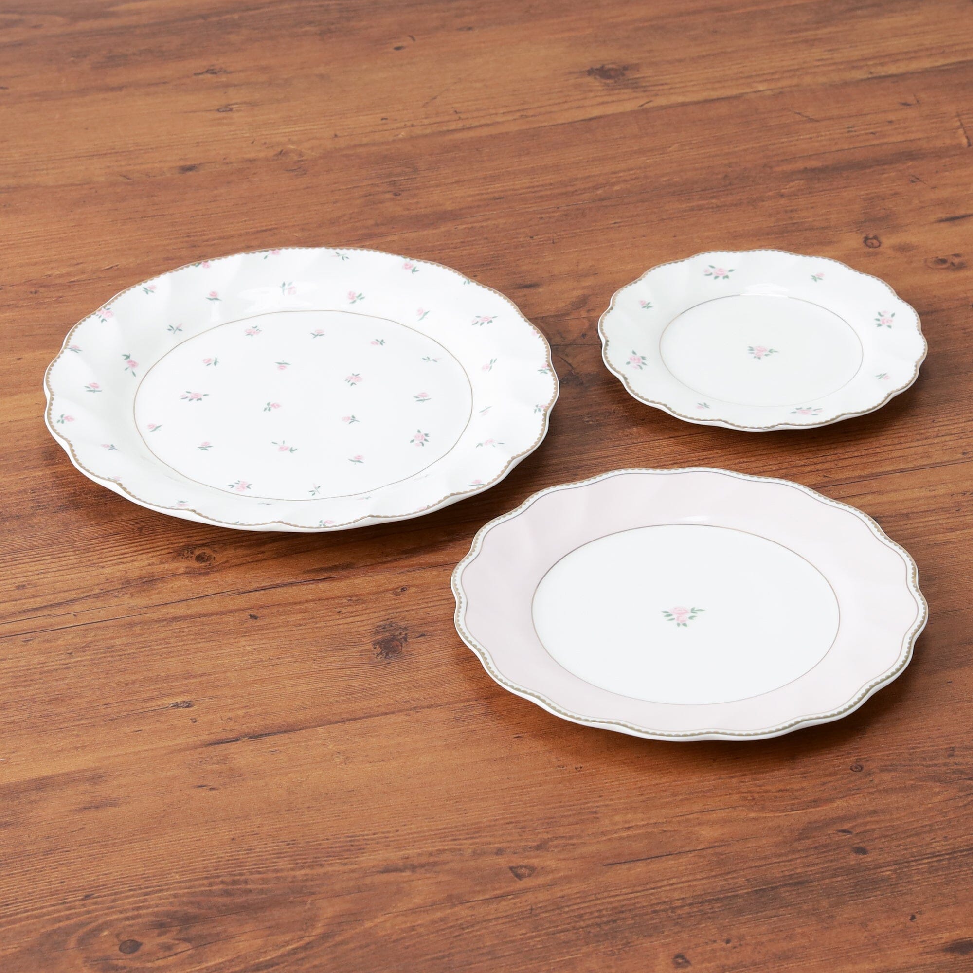 Classic Rose Plate Medium Pink