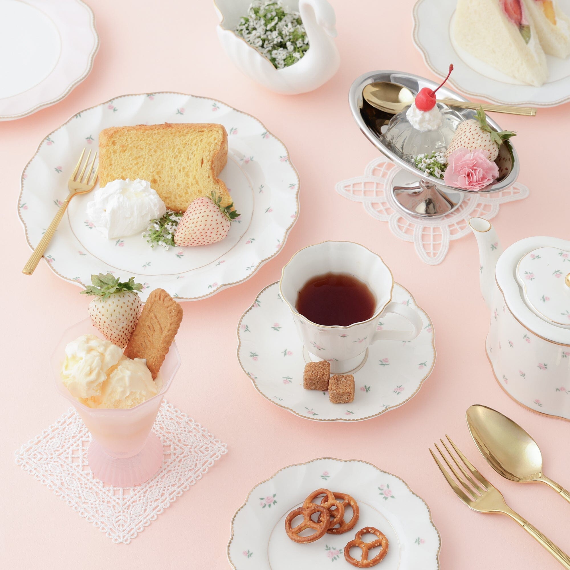 Classic Rose Plate Medium Pink