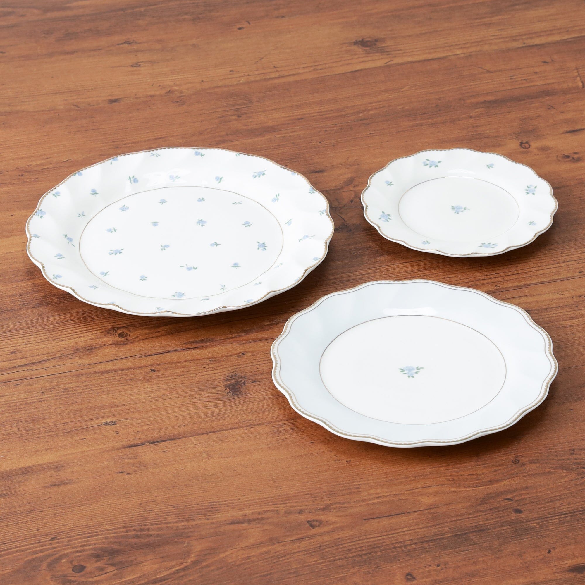 Classic Rose Plate Medium Blue