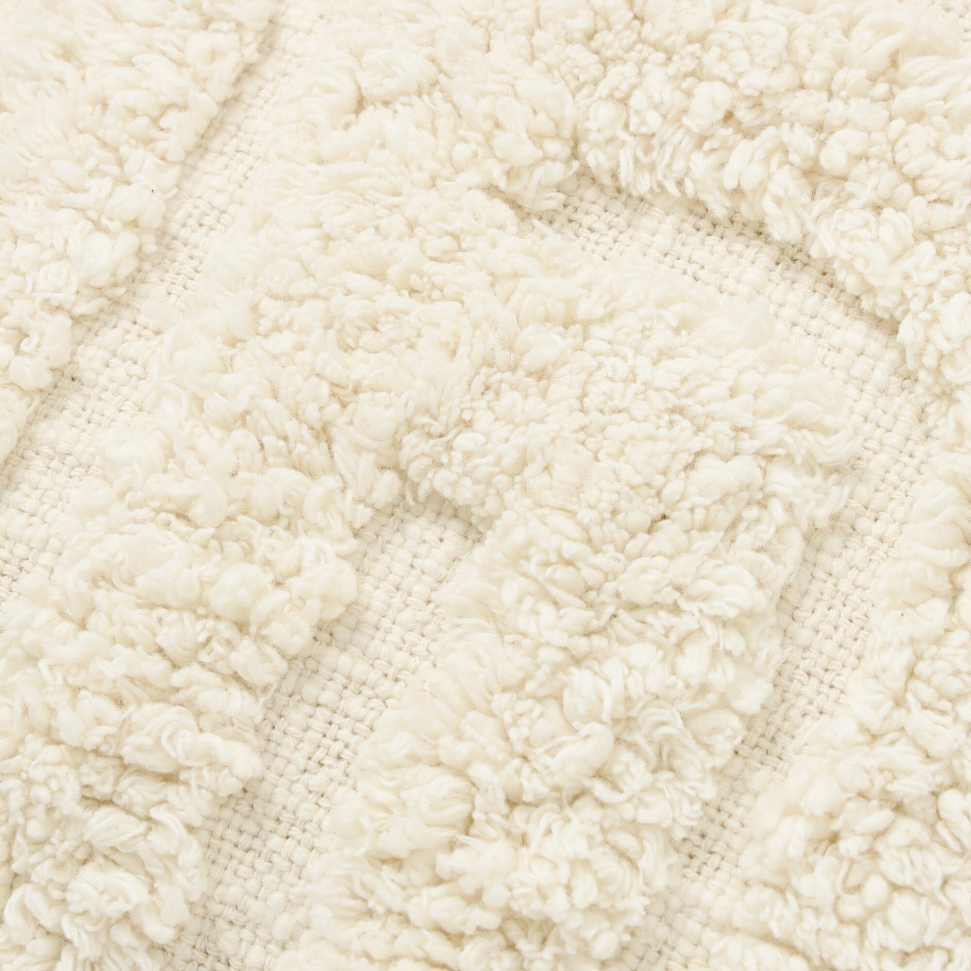 Tuft Art Cushion Cover 450 X 450  White