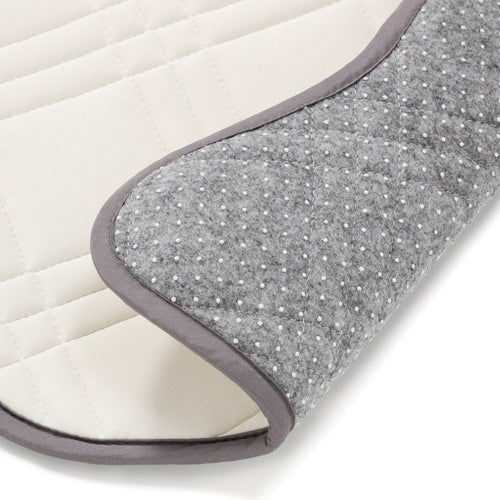 Cool Quilt Rug Scallop Medium Beige x Dark Gray