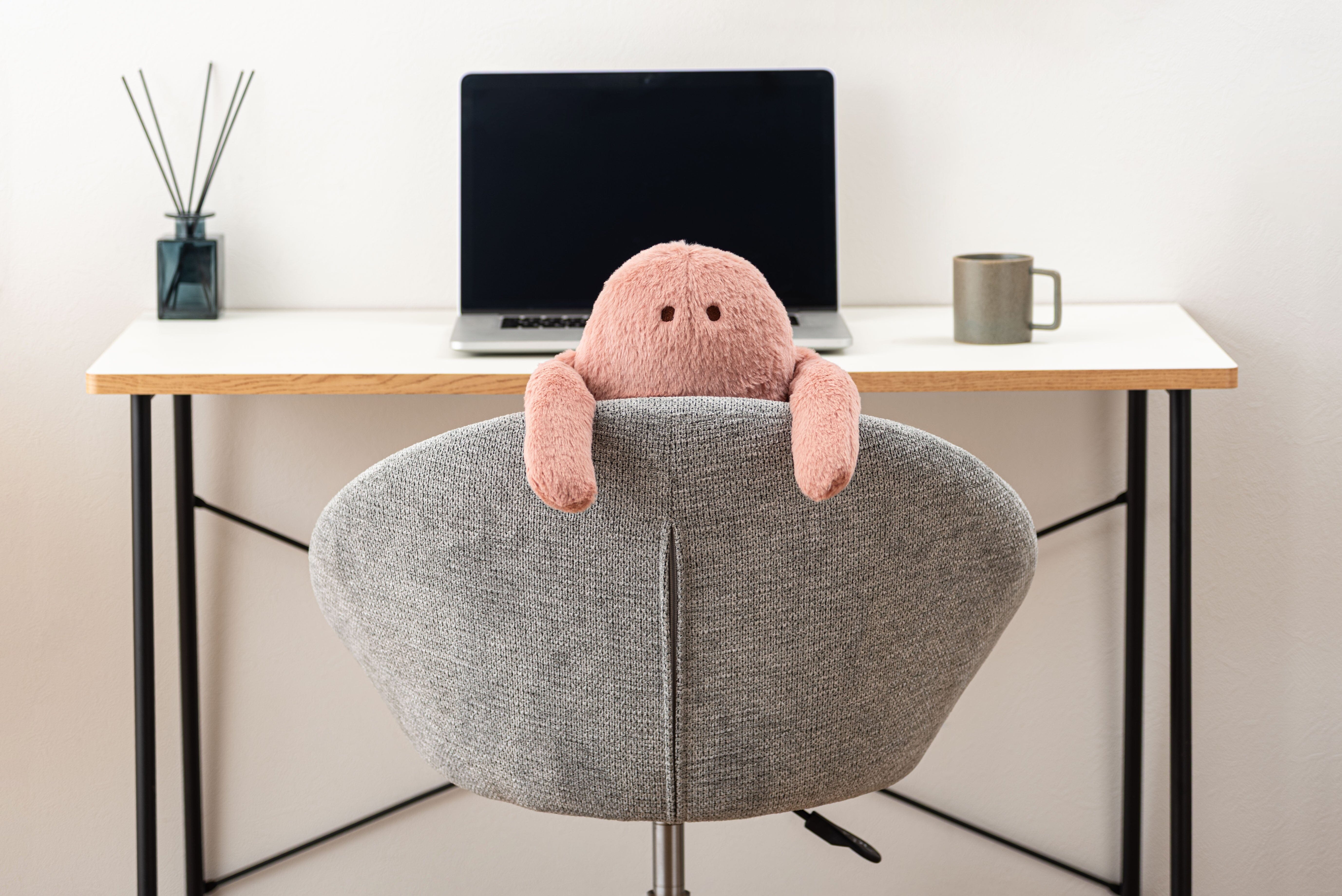 Yeti Hanging Cushion Pink