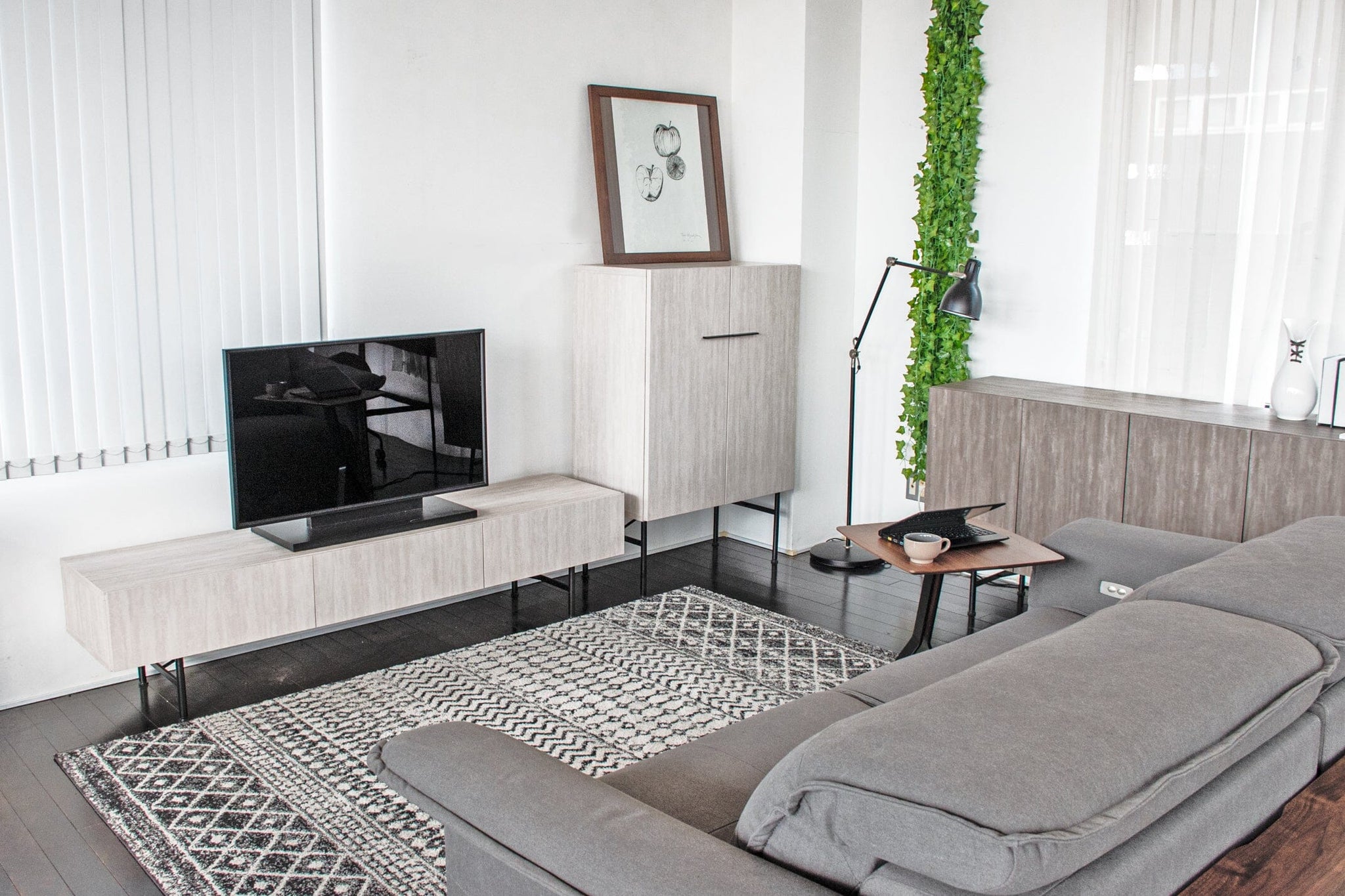 Sero TV Board (A) Light Gray